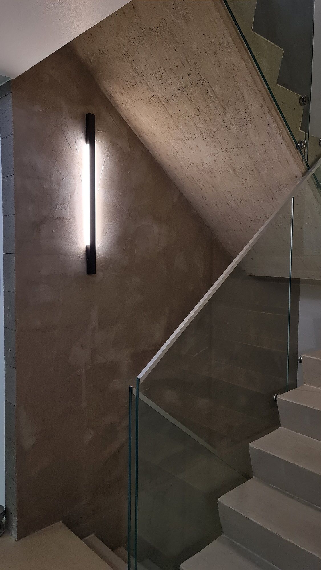 LINEA900 NERA nella scala